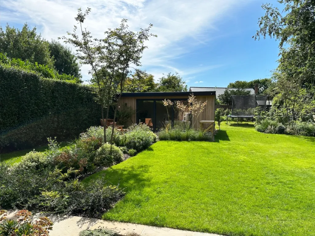 Garden design at Croydon Road I, Reigate